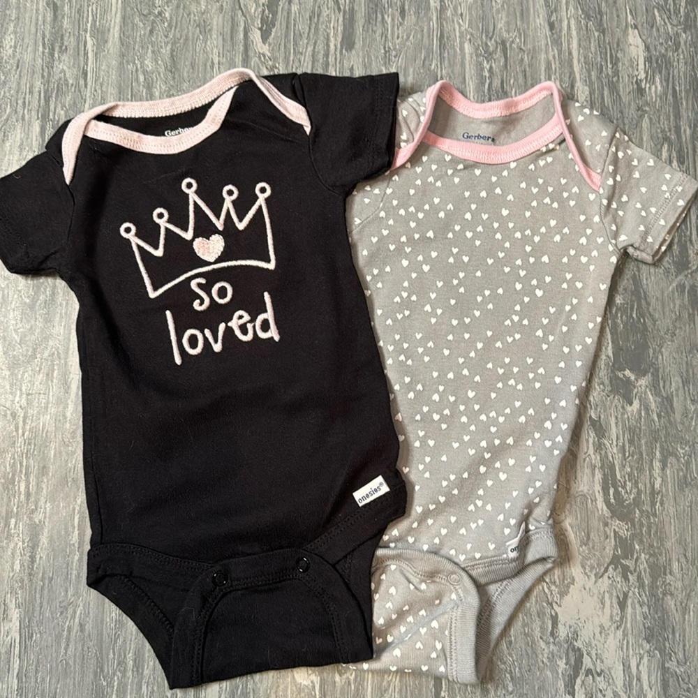 💜3/$15 Gerber Onesie Bundle (2)